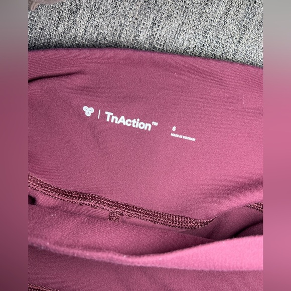 TnaLIFE™ Cheeky Hi-Rise 7" Short High-waisted cheeky bike shorts Small - Picture 3 of 5